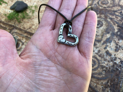 🐎Heart and Horse Shoes Necklace（Buy 2 Free Shipping）