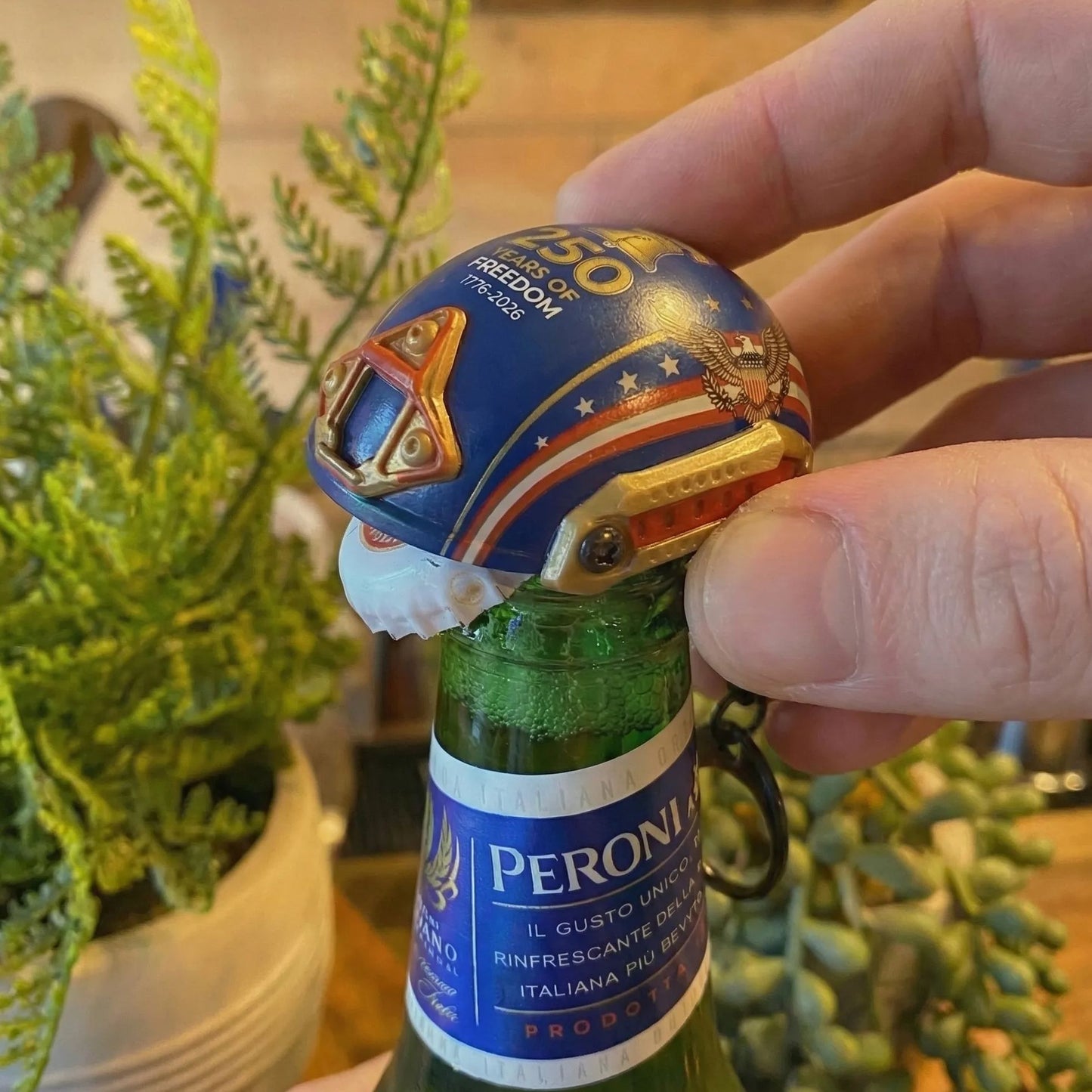 🔥Miniature military helmet-shaped bottle opener key | 250th Anniversary Edition 🇺🇸